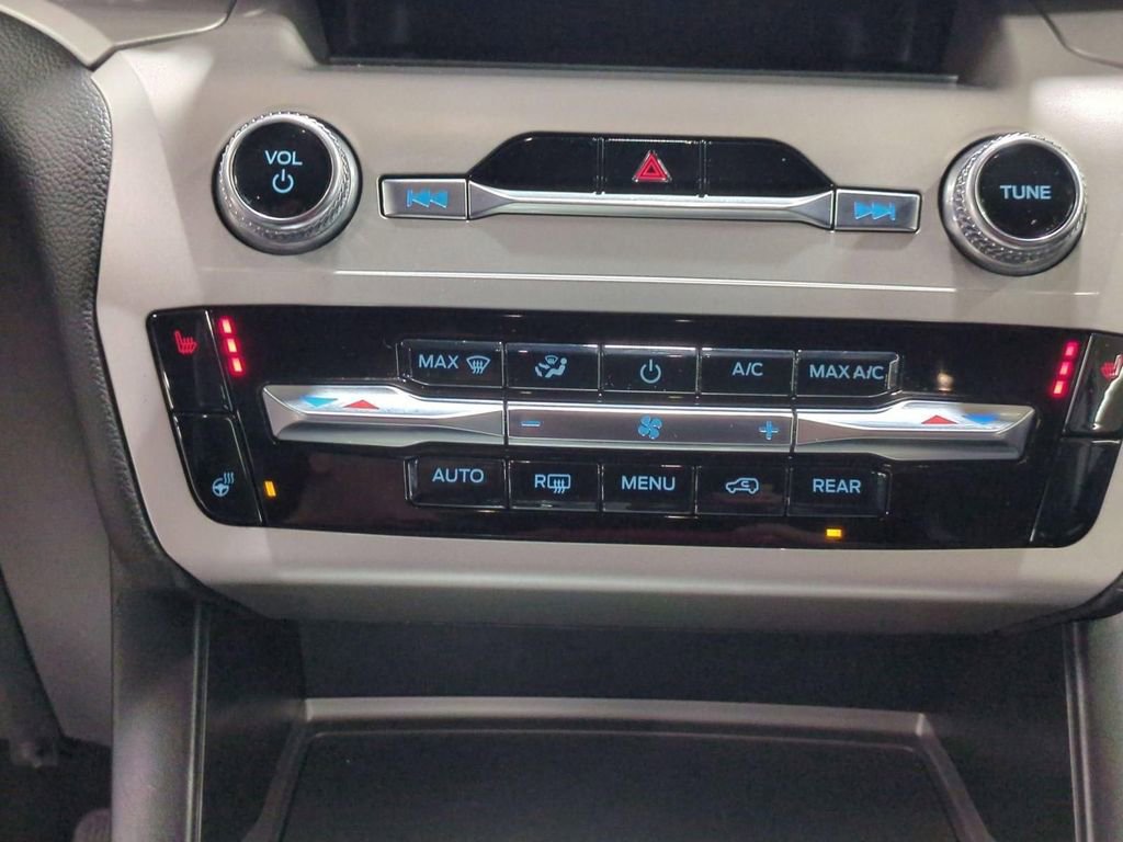 Used 2023 Ford Explorer XLT w/ Equipment Group 202A image 22