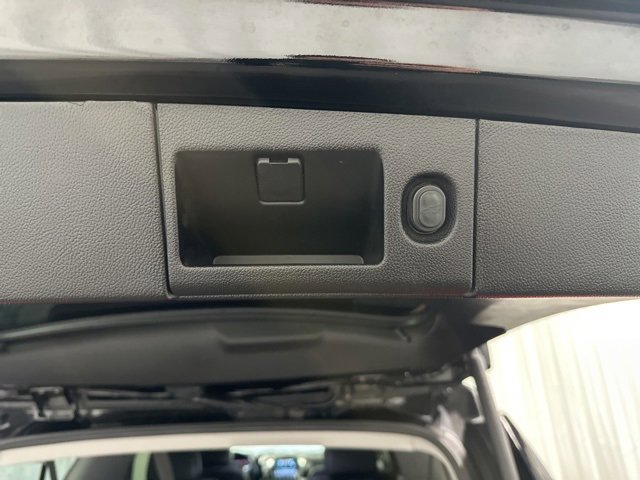 Used 2020 Chevrolet Suburban Premier image 14