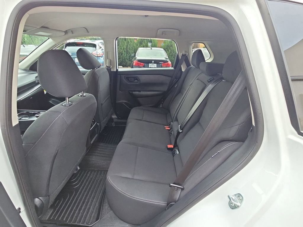 Used 2025 Nissan Rogue S image 19