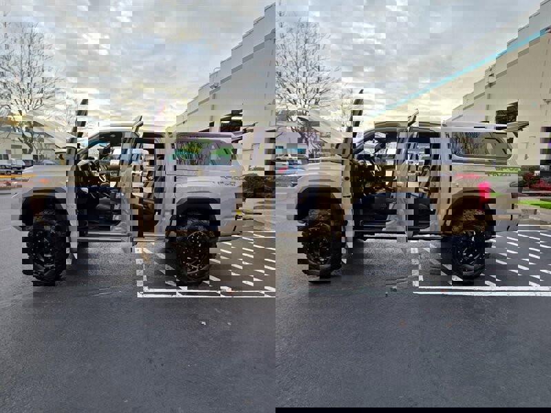 Used 2017 Toyota Tacoma TRD Off-Road image 23