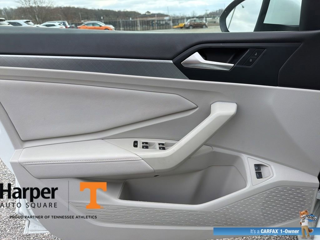 Used 2023 Volkswagen Jetta SE w/ Panoramic Sunroof Package image 18