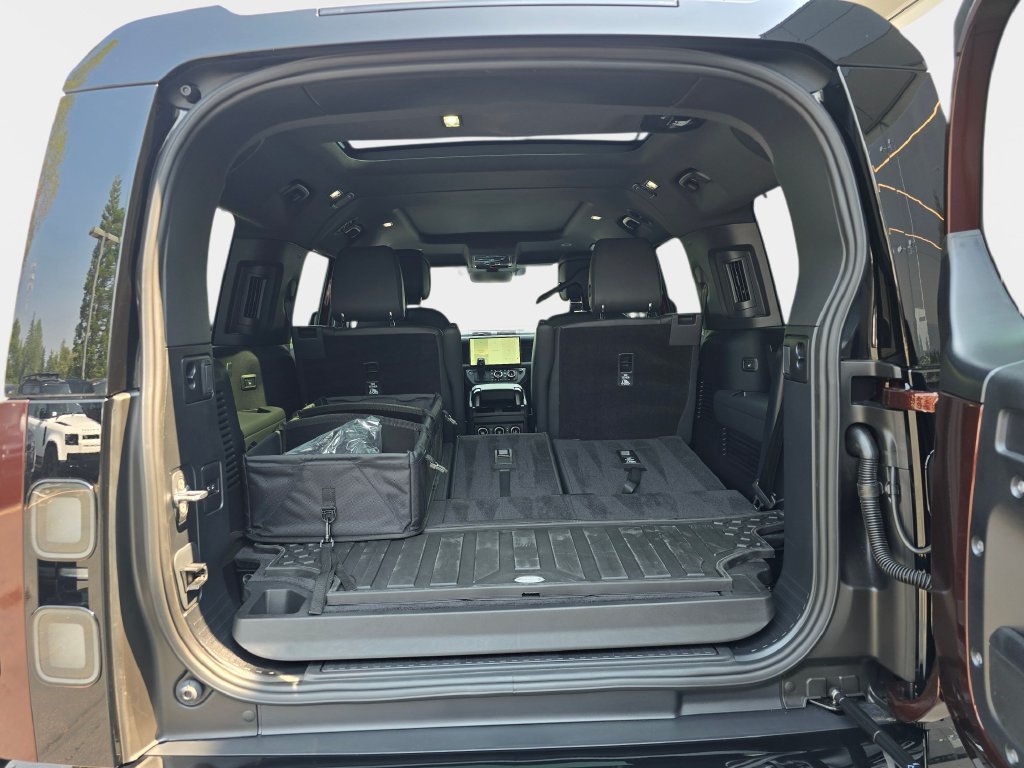 New 2026 Land Rover Defender 130 X-Dynamic SE AWD/4WD image 12