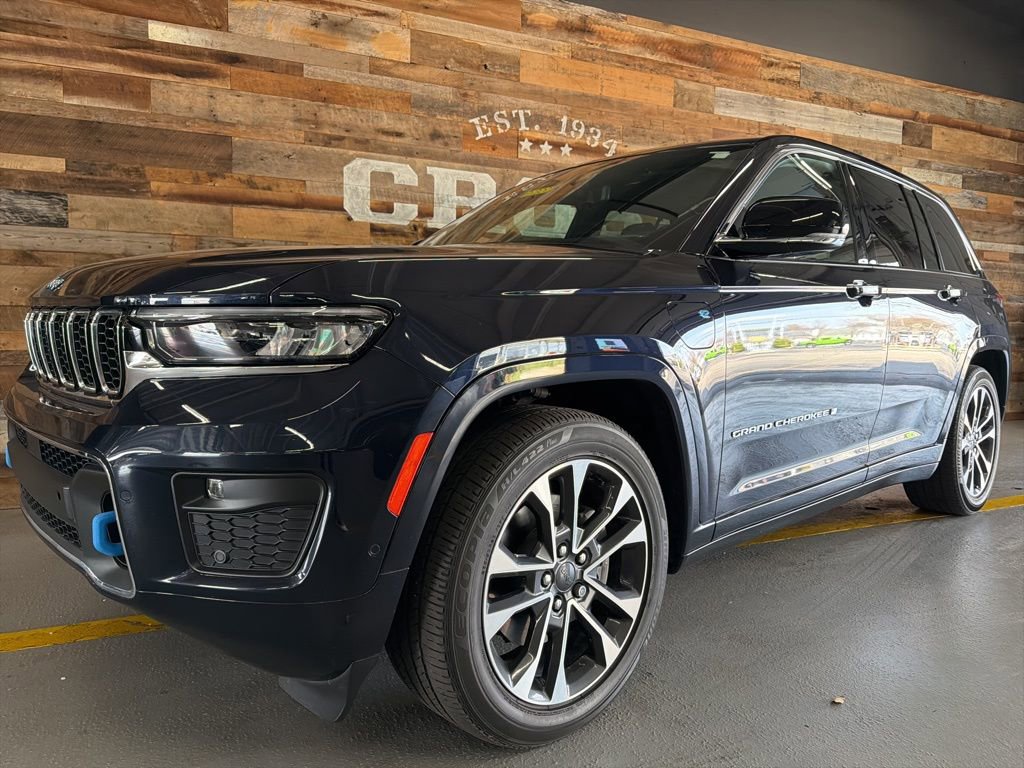 Used 2022 Jeep Grand Cherokee Overland w/ Luxury Tech Group IV image 12