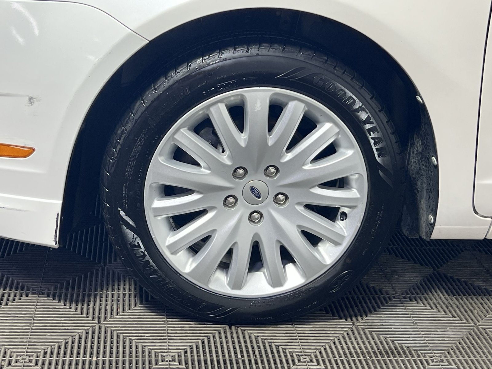 Used 2012 Ford Fusion Hybrid FWD image 12