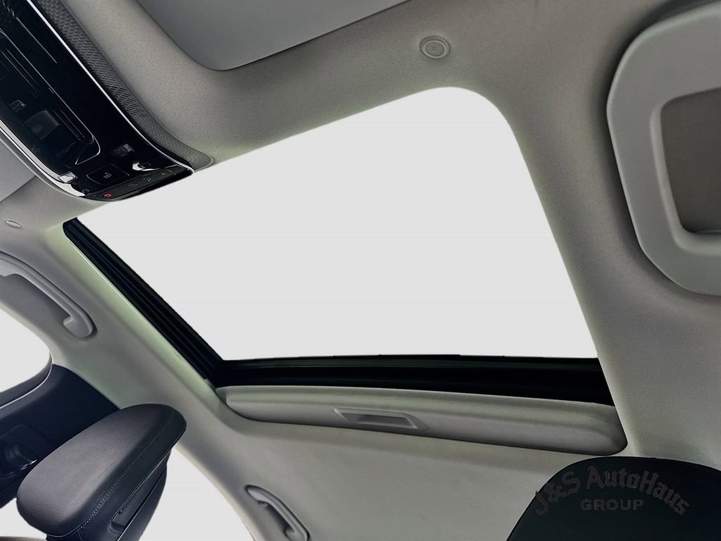 Used 2023 Mercedes-Benz C 300 Sedan image 16