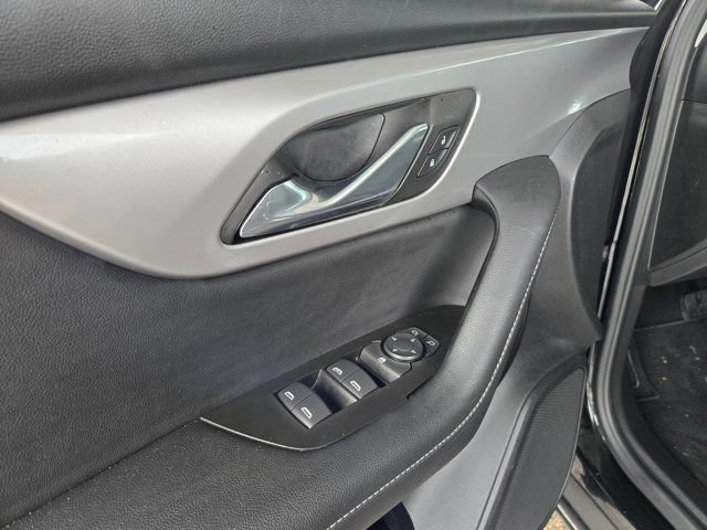 Used 2025 Chevrolet Blazer LT FWD image 14