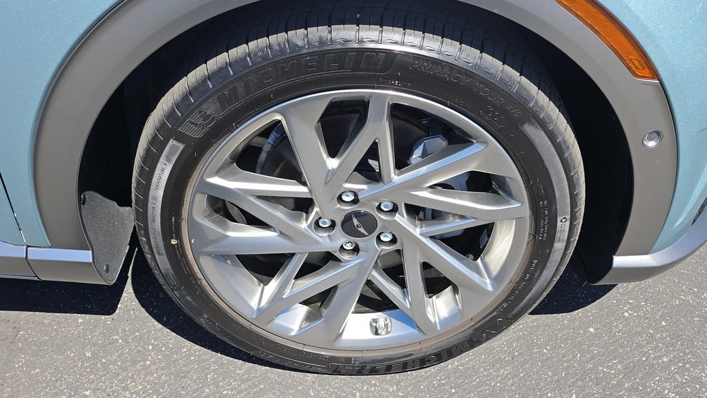 Used 2025 Genesis GV60 Advanced AWD/4WD image 9