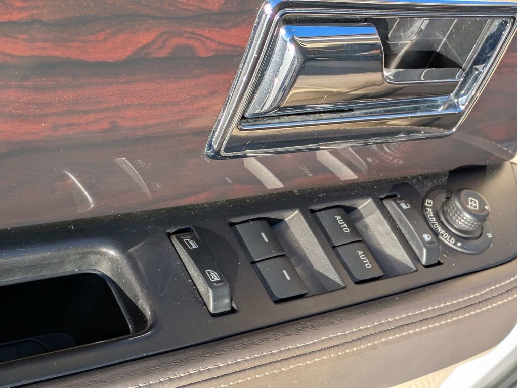 Used 2017 Lincoln Navigator Reserve image 12