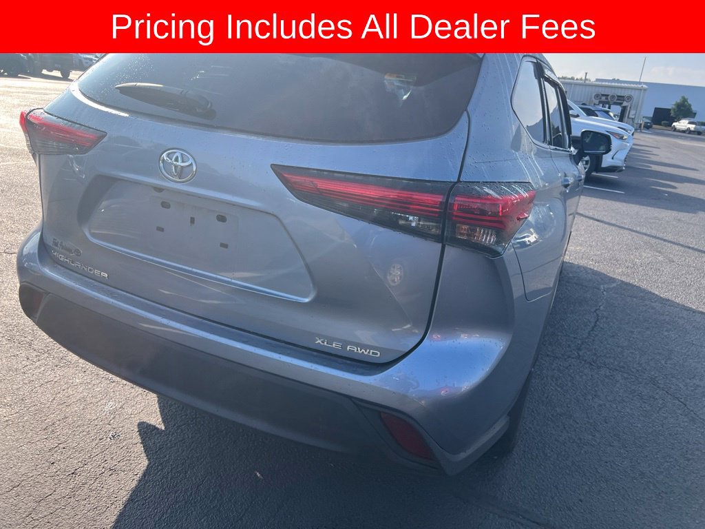 Used 2021 Toyota Highlander XLE AWD/4WD image 18