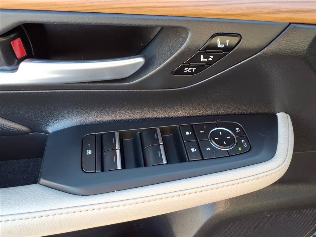 Used 2024 Toyota Grand Highlander AWD image 25