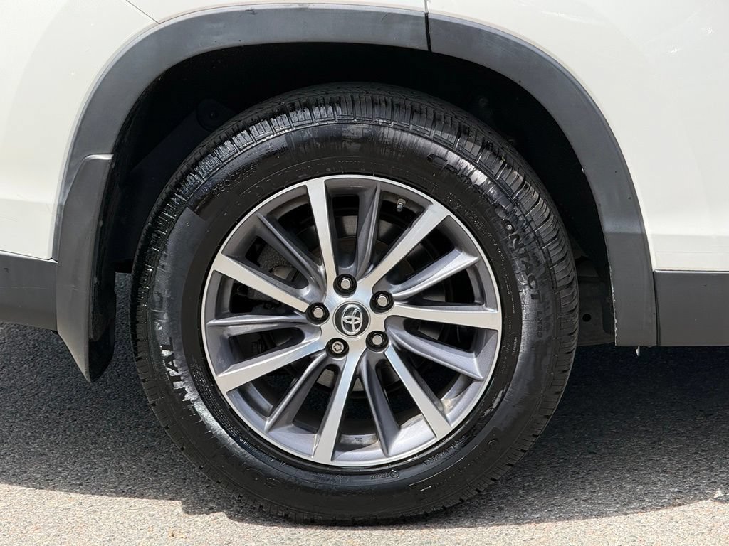 Used 2019 Toyota Highlander XLE AWD/4WD image 13