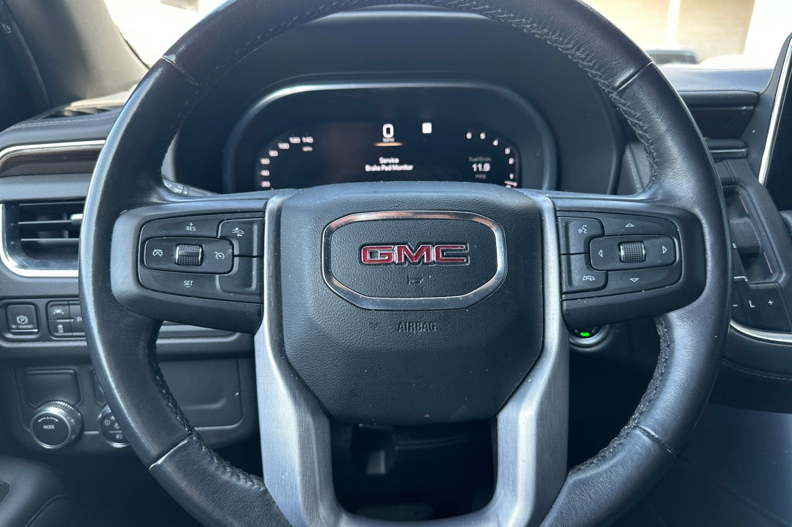 Used 2022 GMC Yukon SLE image 32