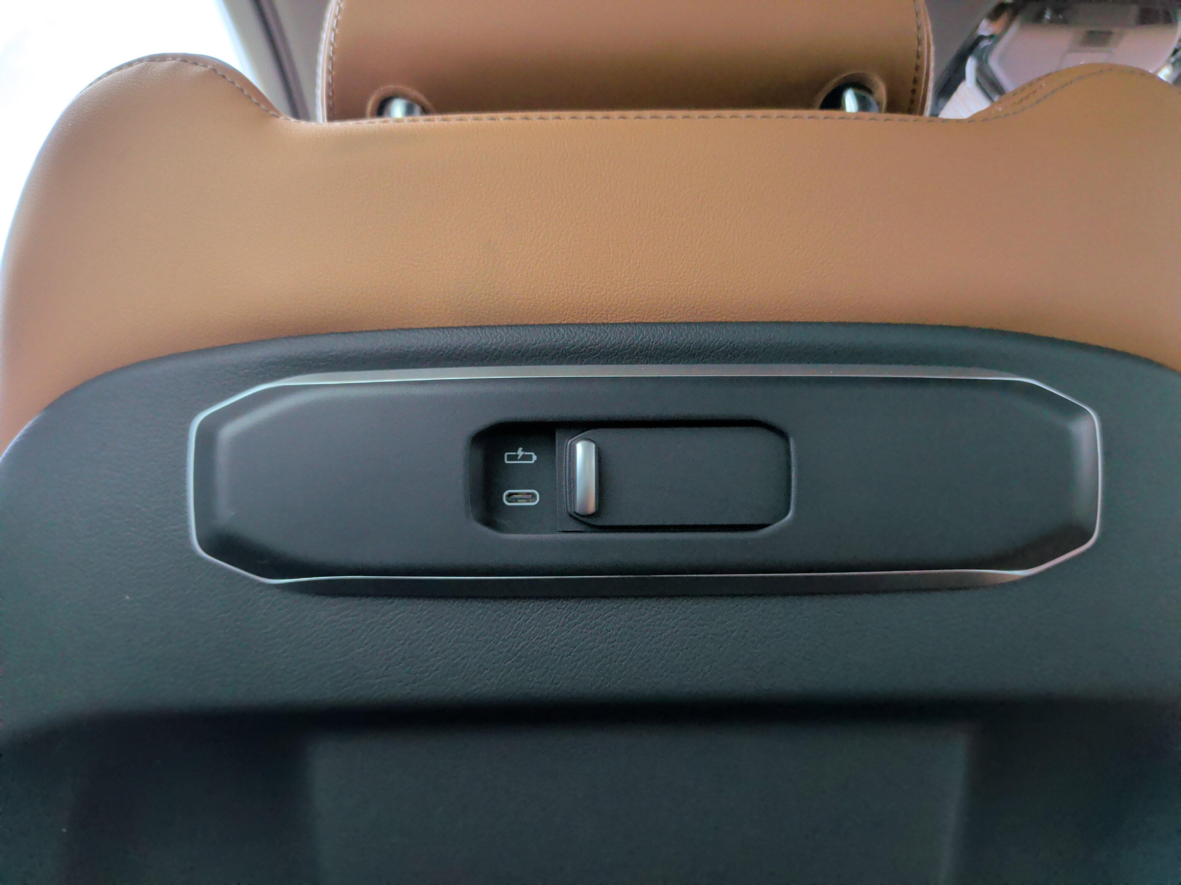 Certified 2025 BMW X5 xDrive50e w/ M Sport Package image 38