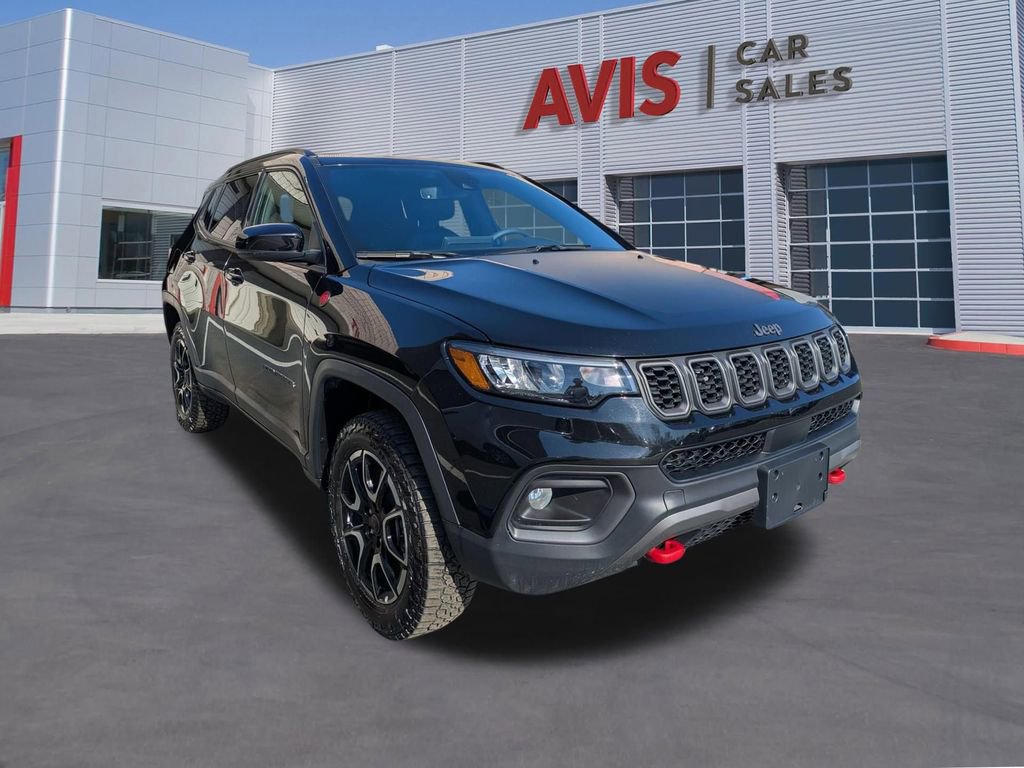 Used 2025 Jeep Compass Trailhawk image 3