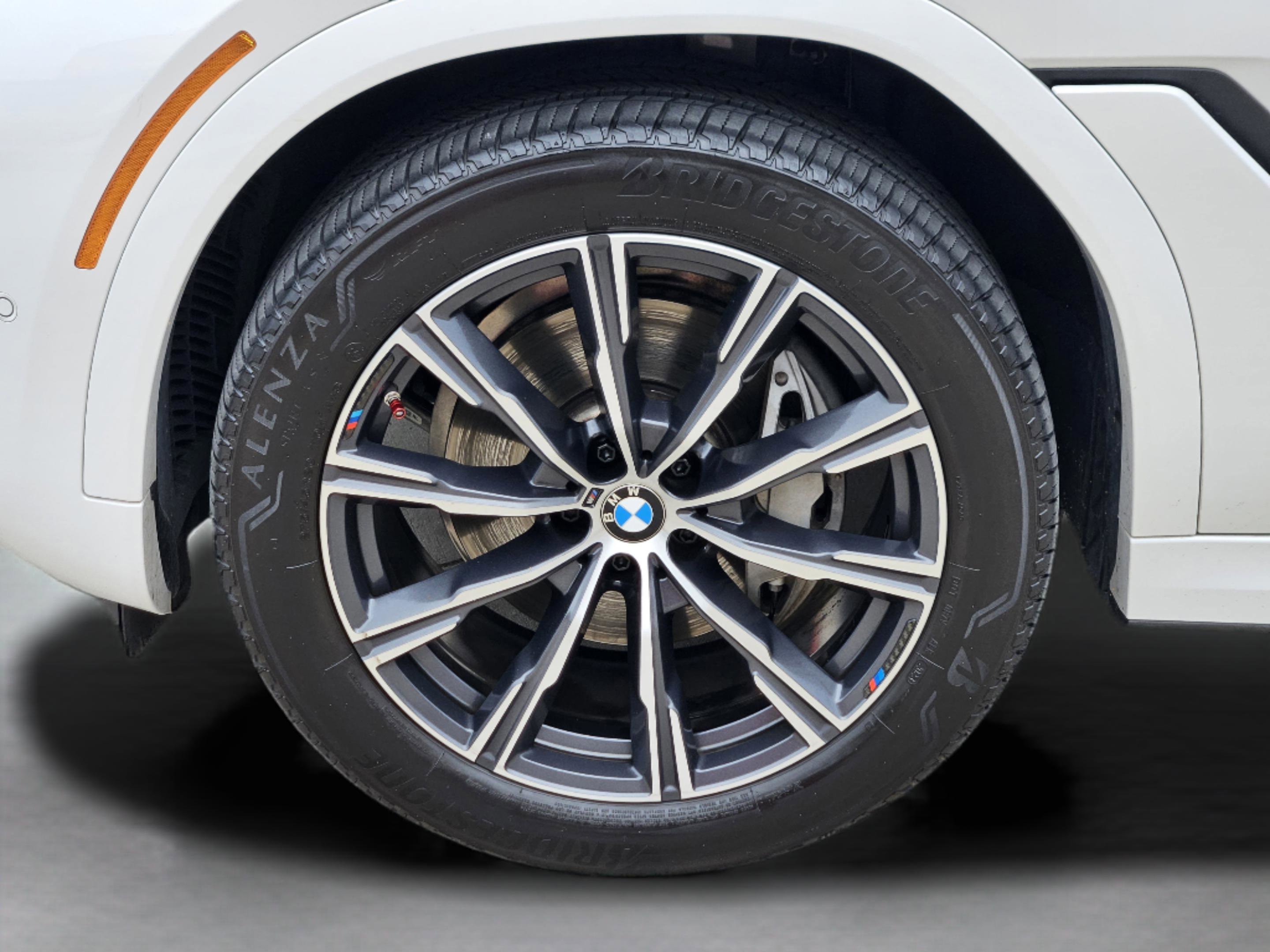 Used 2024 BMW X6 xDrive40i w/ Premium Package image 11