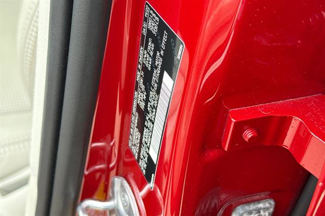 Certified 2023 Volvo XC60 T8 Ultimate image 33