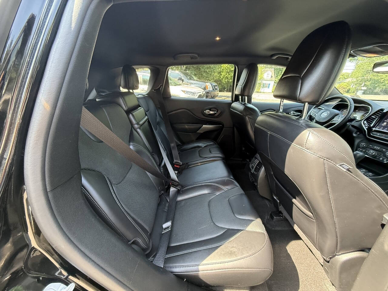 Used 2019 Jeep Cherokee High Altitude AWD/4WD image 17