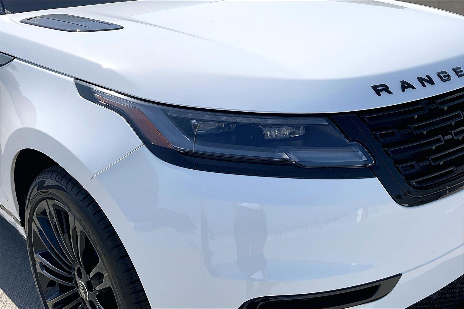New 2026 Land Rover Range Rover Velar Dynamic SE AWD/4WD image 17