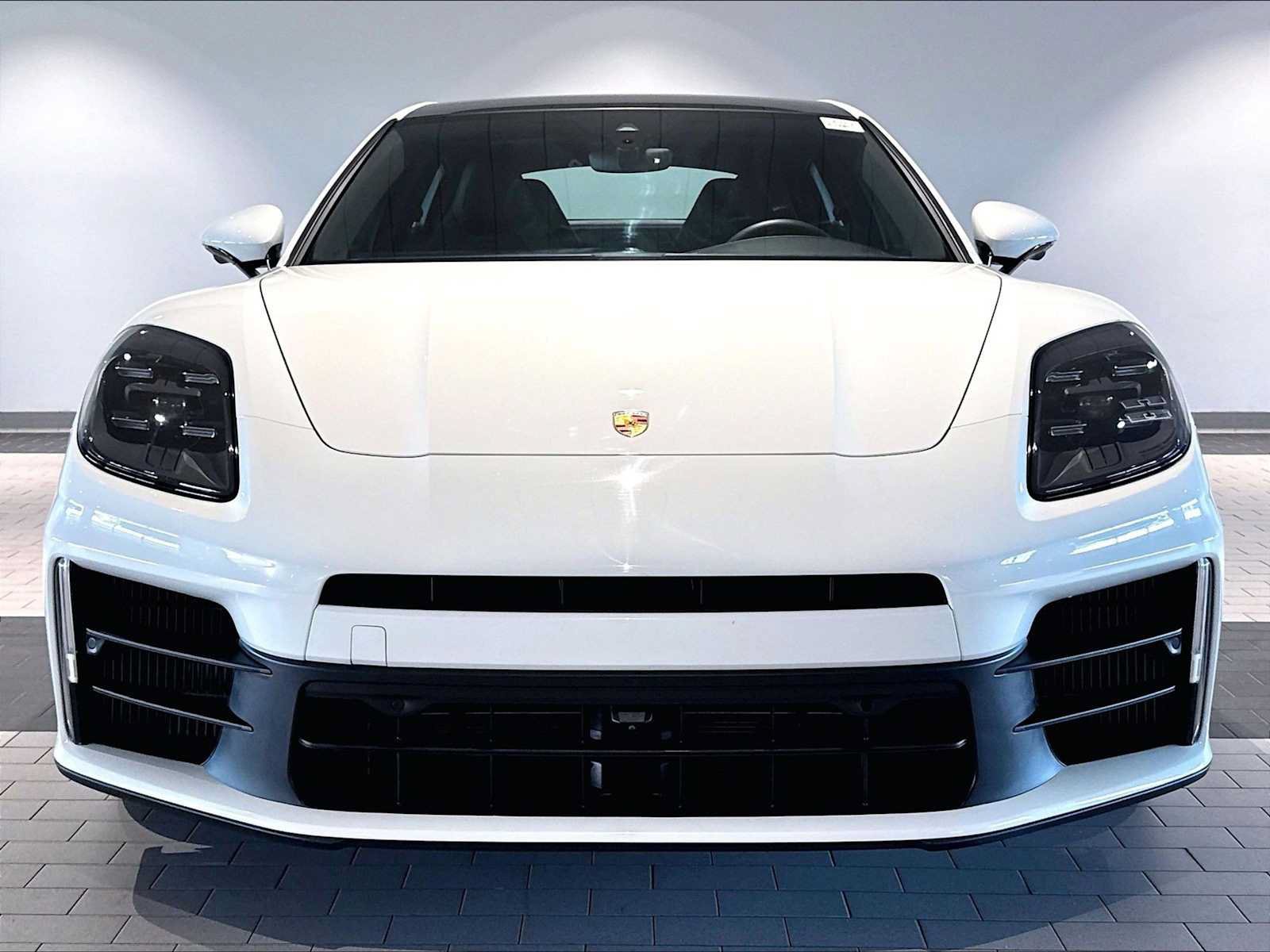 Used 2025 Porsche Panamera RWD image 14