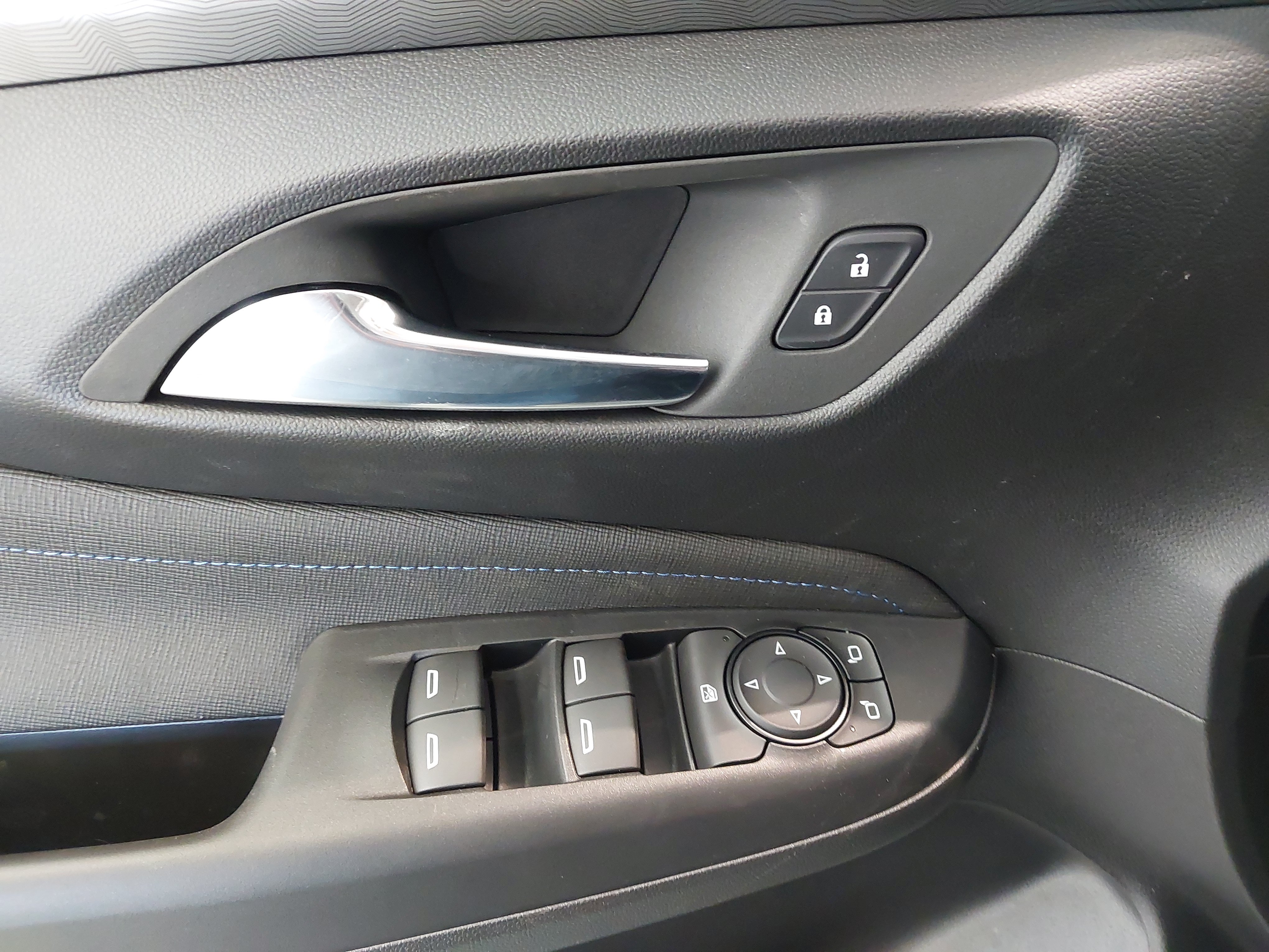 Used 2025 Buick Envista Sport Touring FWD image 26