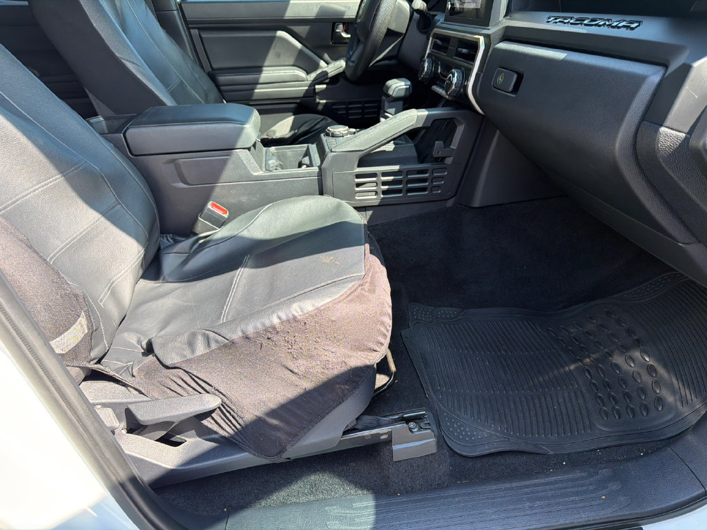 Used 2025 Toyota Tacoma SR AWD/4WD image 17