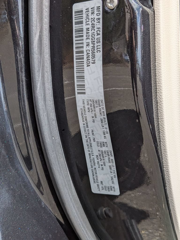 Used 2023 Chrysler Pacifica Limited FWD image 28