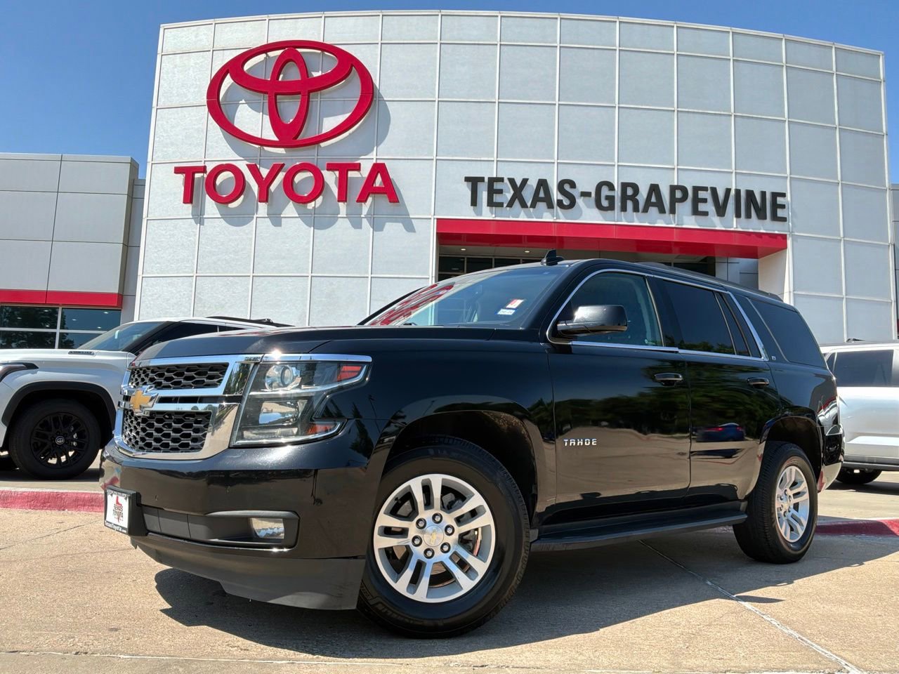 Used 2018 Chevrolet Tahoe LT RWD image 2