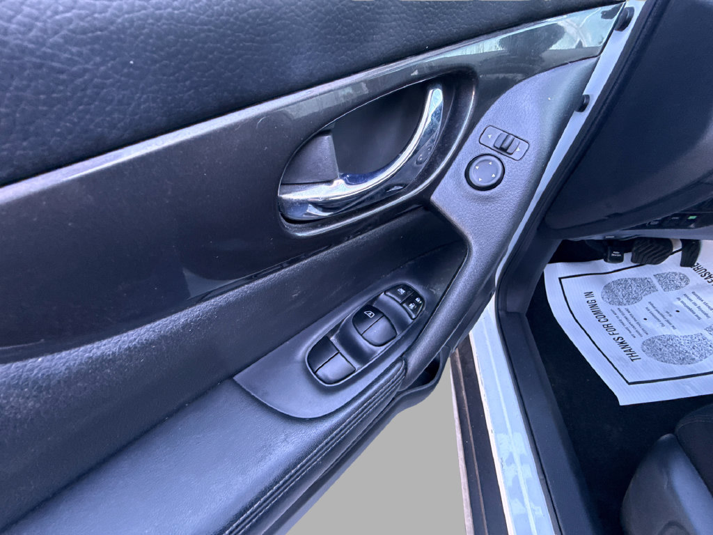 Used 2020 Nissan Rogue SV AWD/4WD image 19