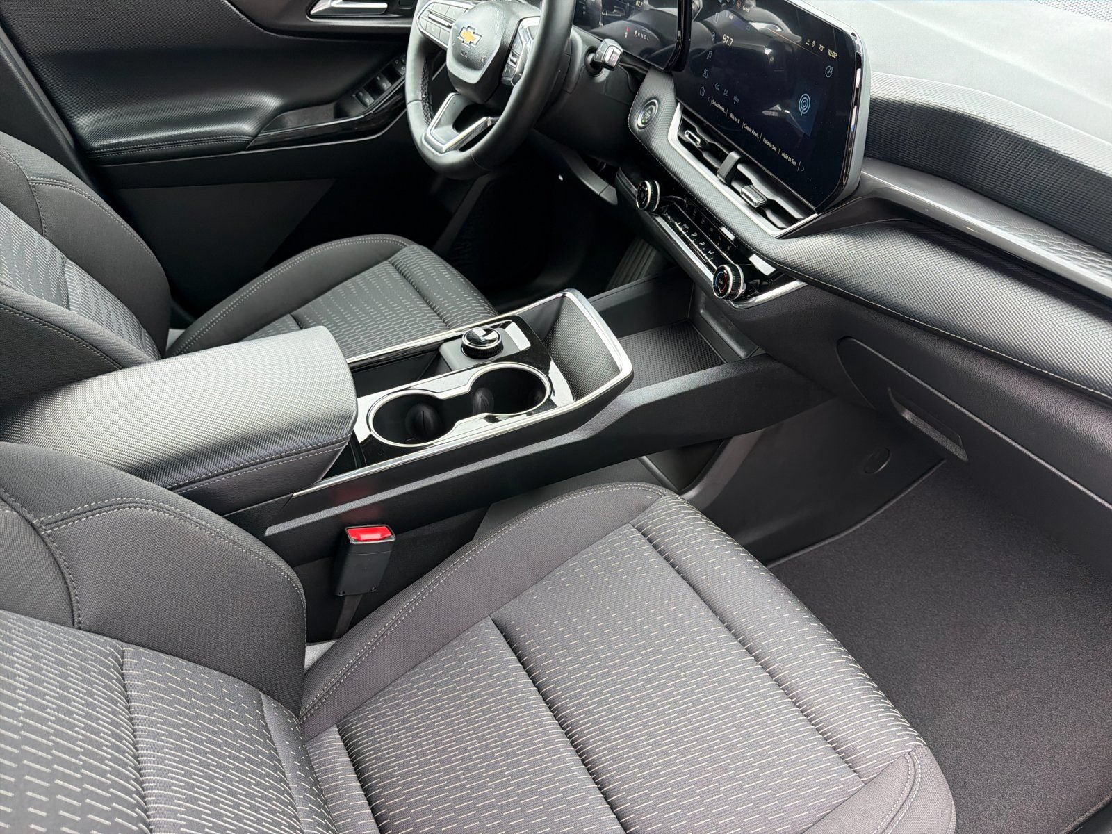 New 2027 Chevrolet Equinox LT FWD image 15