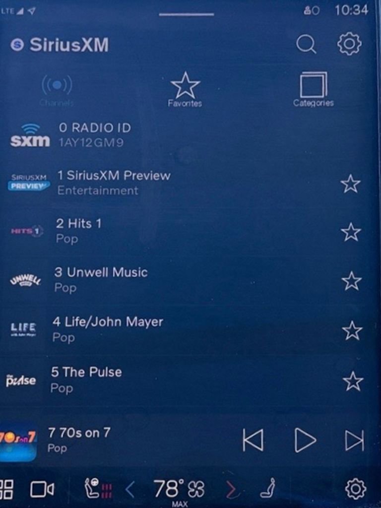 Used 2025 Volvo XC40 B5 Core image 23