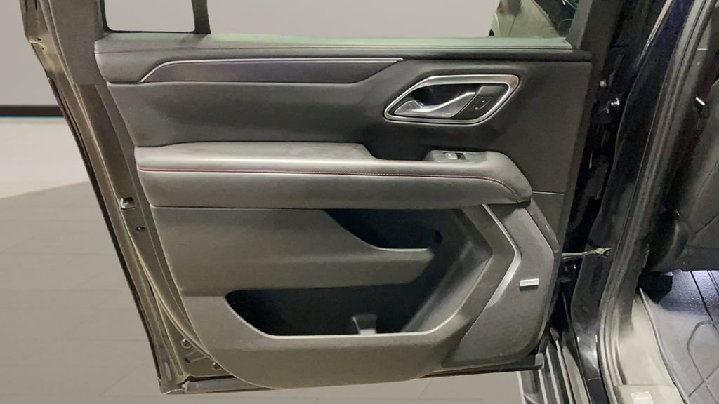 Used 2021 Chevrolet Suburban RST w/ Luxury Package image 23