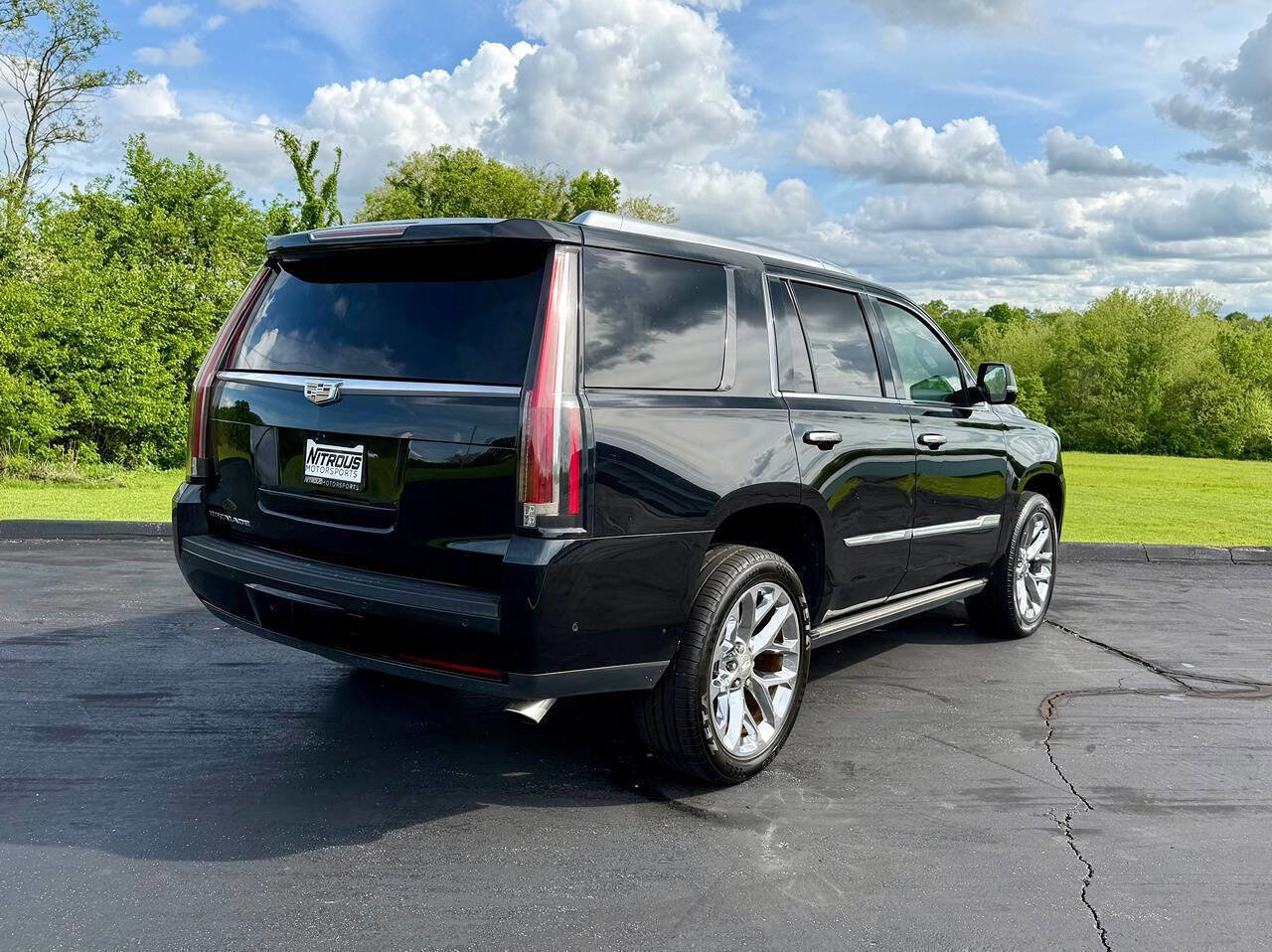 Used 2017 Cadillac Escalade Platinum AWD/4WD image 3