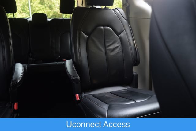 Used 2017 Chrysler Pacifica Touring-L FWD image 17
