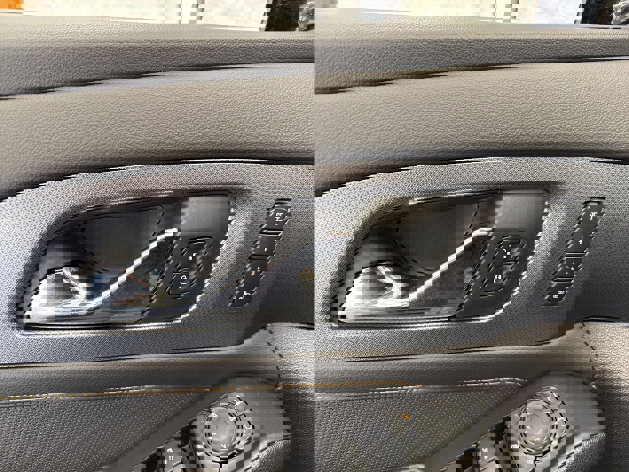 Used 2020 Chevrolet Traverse Premier image 38