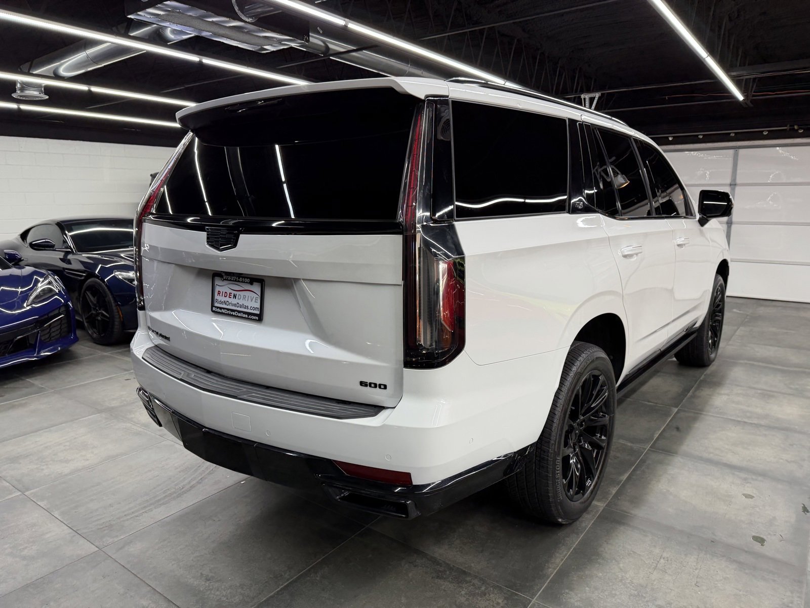 Used 2023 Cadillac Escalade Sport Platinum w/ LPO, ONYX Package image 7