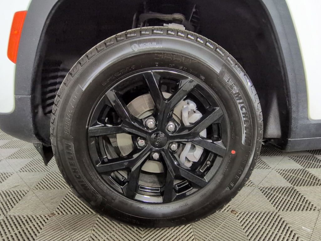 Certified 2025 Jeep Grand Cherokee Altitude AWD/4WD image 10