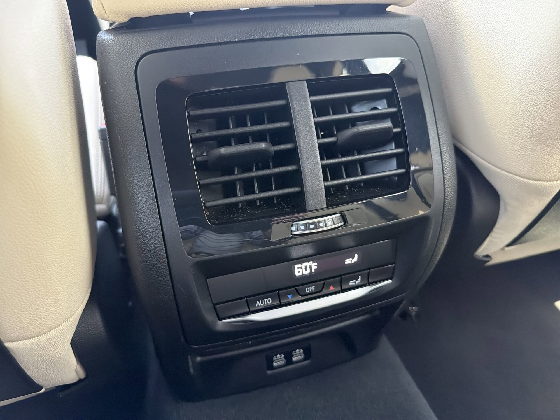 Certified 2025 BMW X4 xDrive30i w/ Premium Package image 17