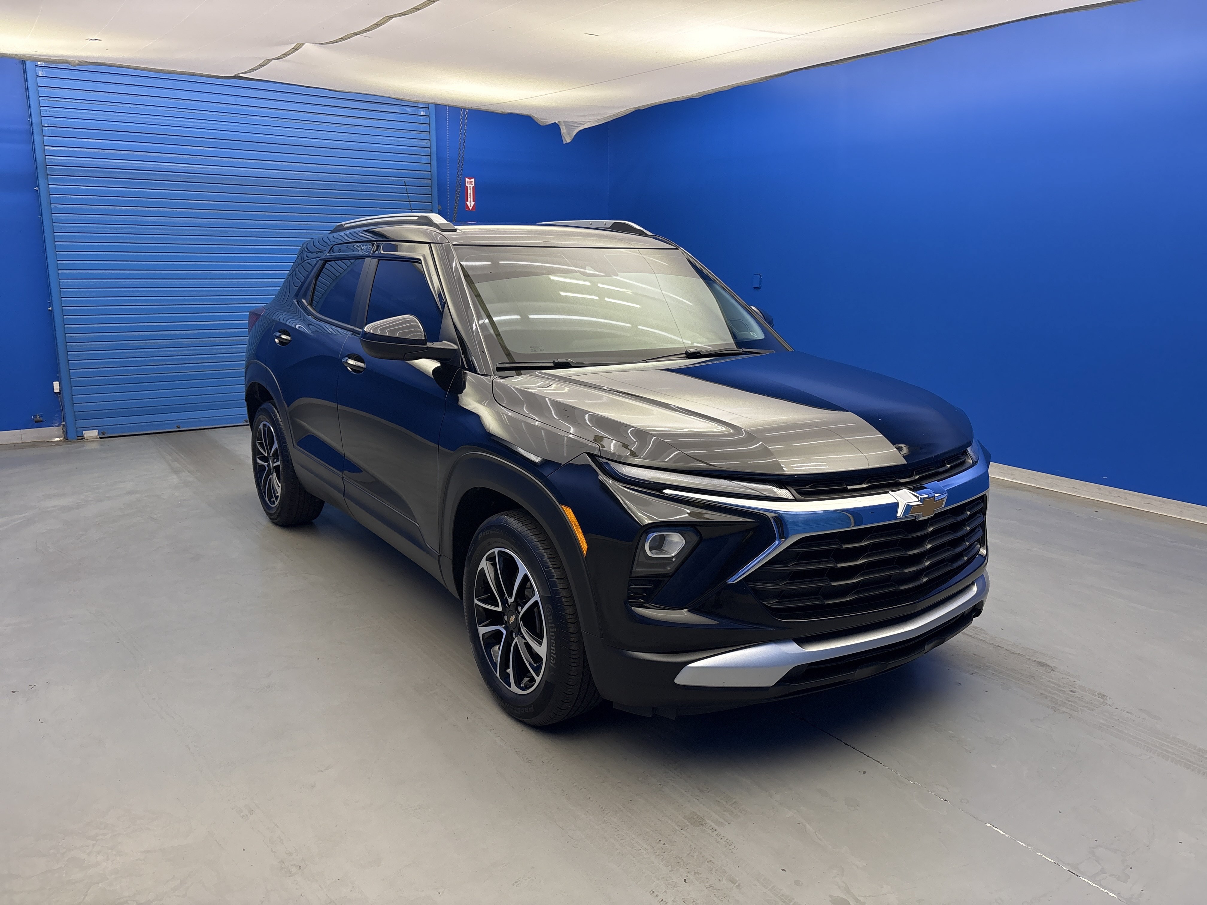 Used 2025 Chevrolet TrailBlazer LT w/ Convenience Package FWD image 2