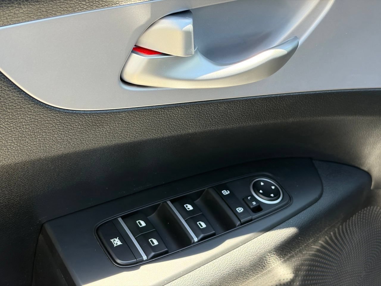 Used 2024 Kia Forte LXS w/ LXS Technology Package FWD image 6