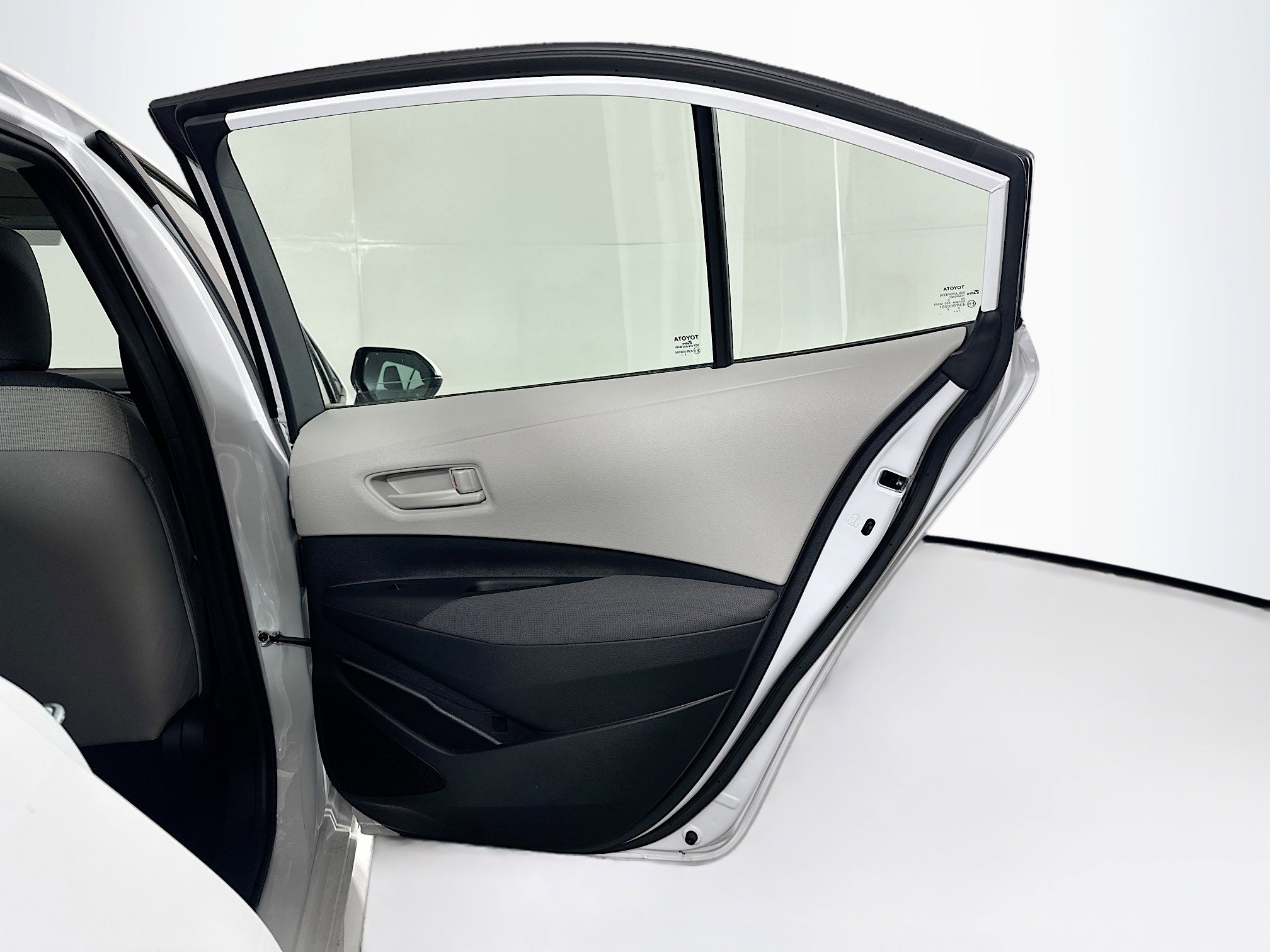 Used 2026 Toyota Corolla LE FWD image 28