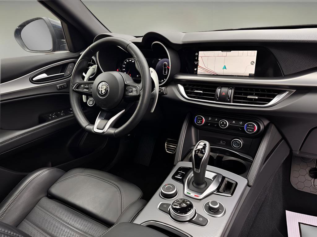 Used 2024 Alfa Romeo Stelvio Veloce image 9