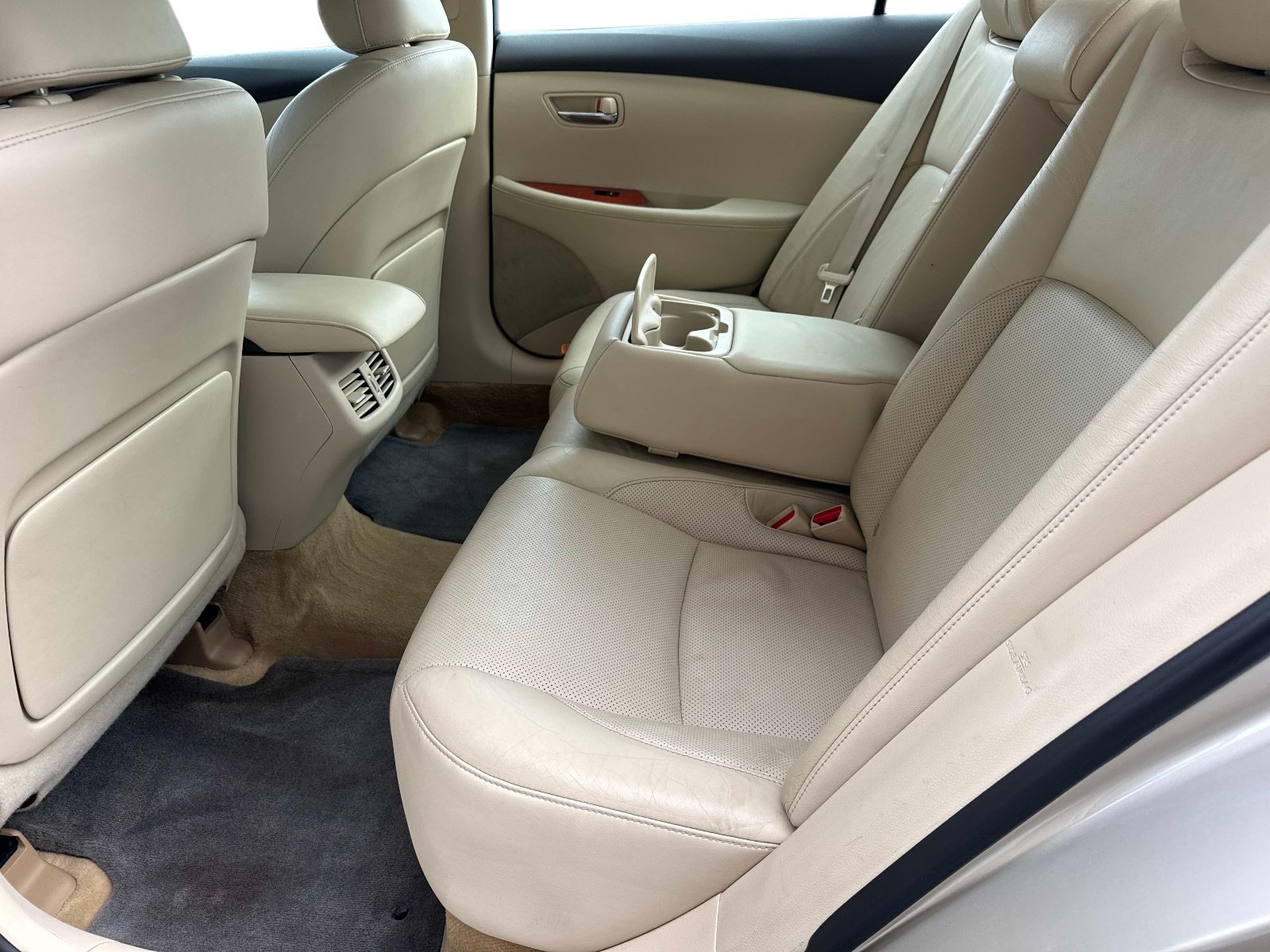 Used 2010 Lexus ES 350 w/ Preferred Accessory Package FWD image 13