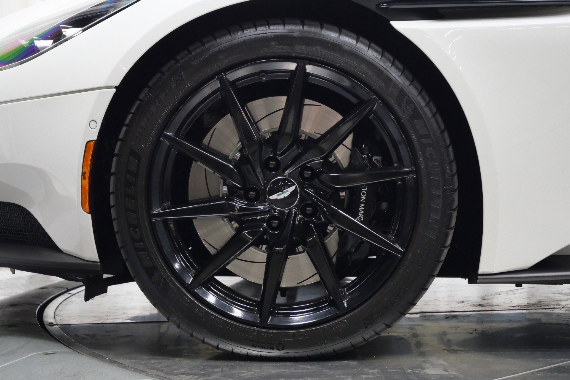 Used 2019 Aston Martin DB11 Volante image 10