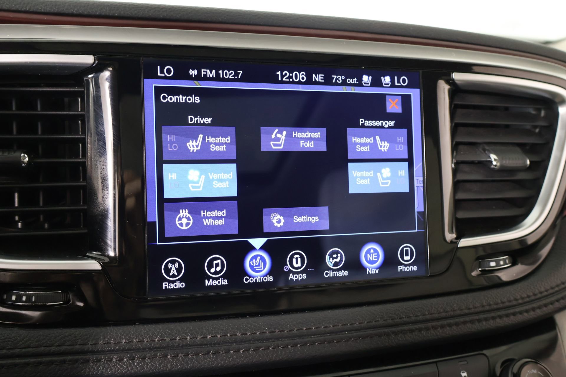 Used 2017 Chrysler Pacifica Limited w/ Tire & Wheel Group image 8