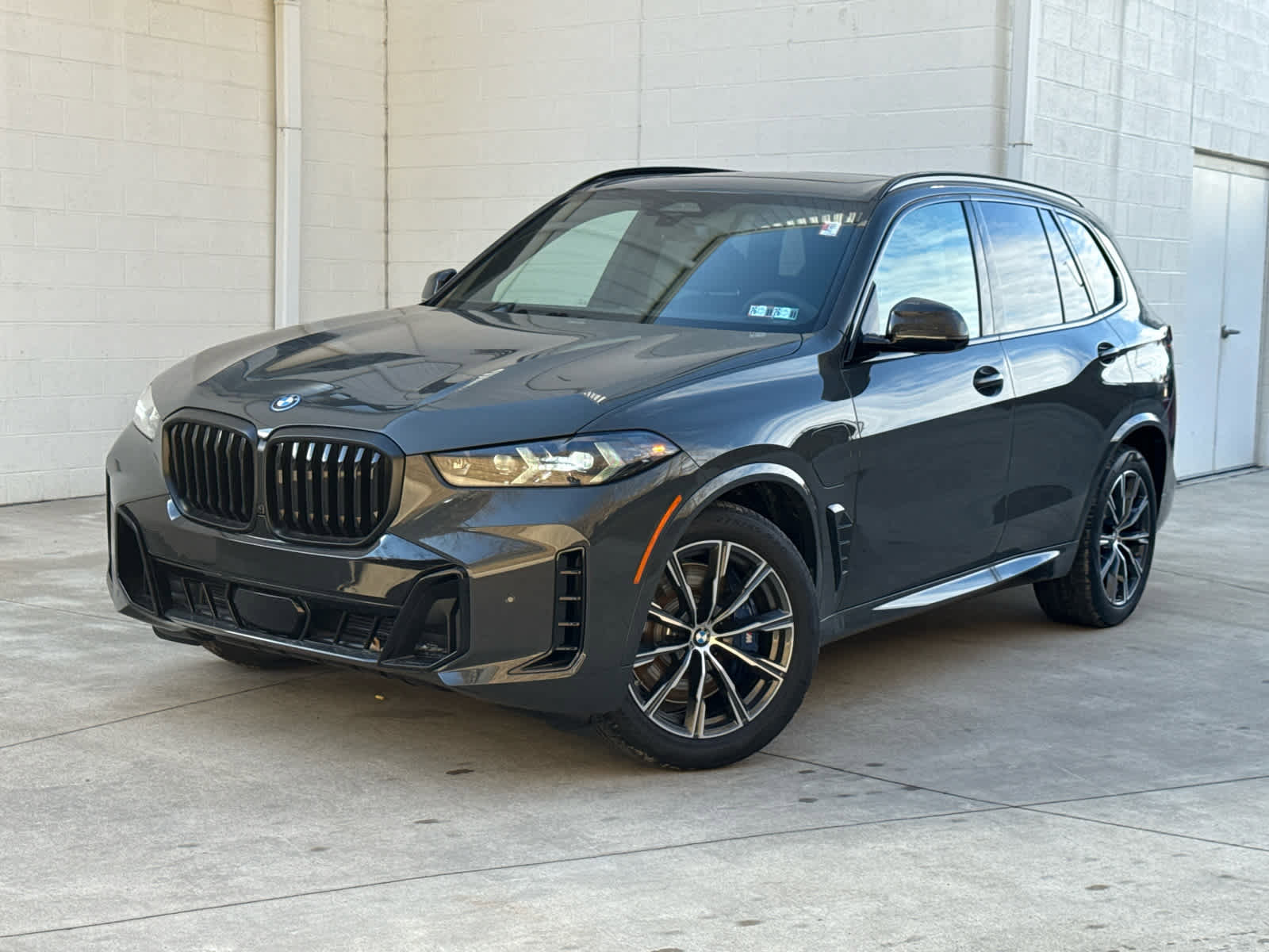 New 2026 BMW X5 xDrive50e w/ M Sport Package image 1