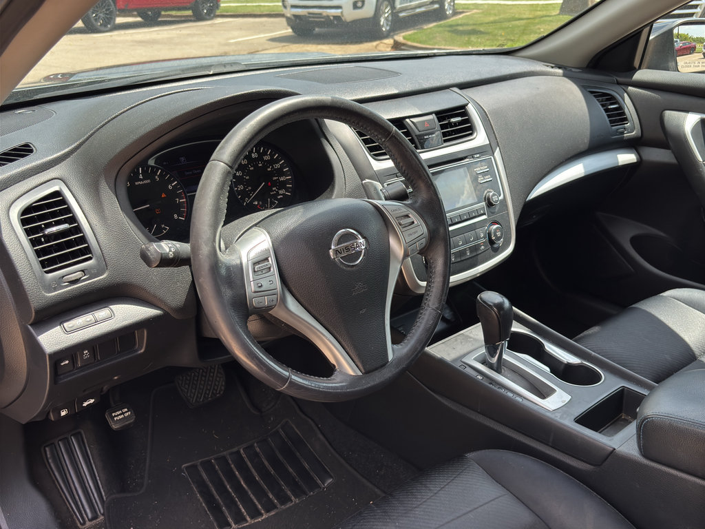 Used 2017 Nissan Altima 2.5 SR w/ Midnight Edition Package FWD image 11