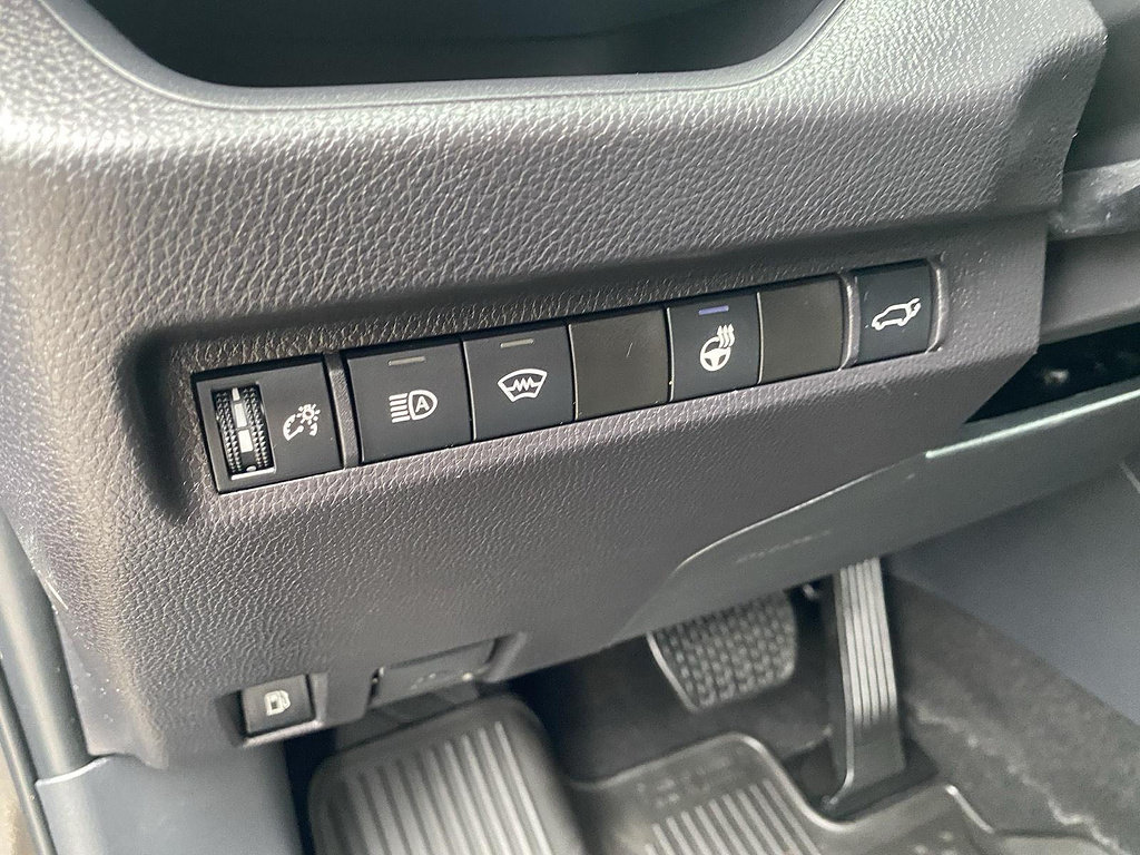 Used 2025 Toyota RAV4 XLE w/ Convenience Package AWD/4WD image 56