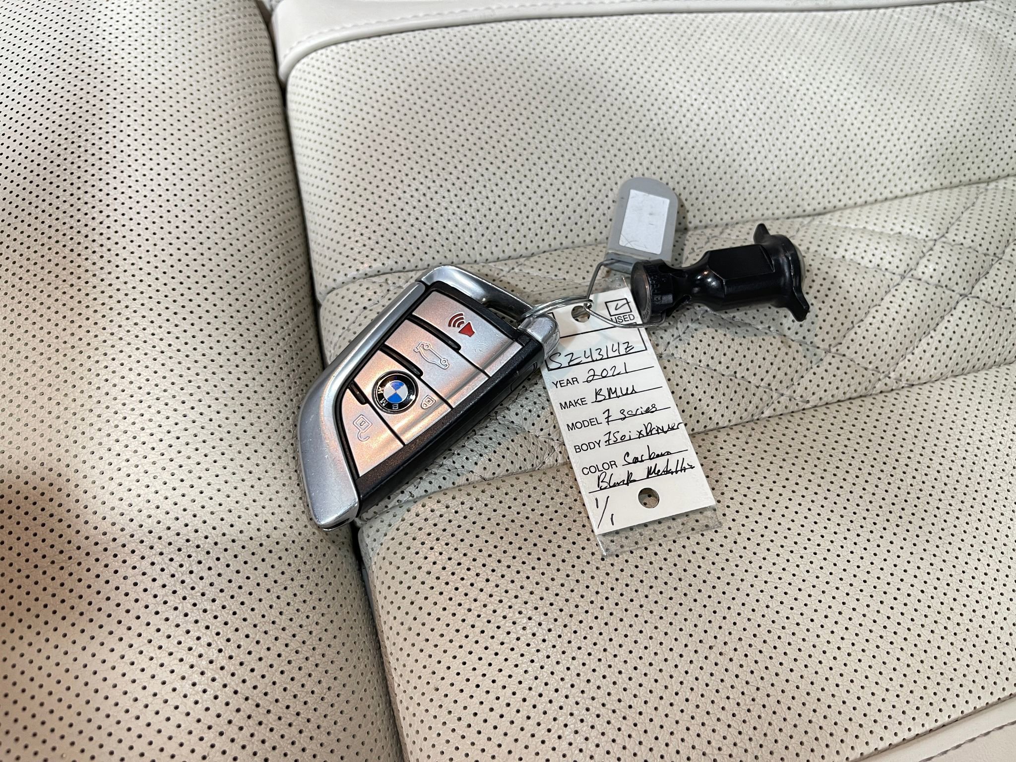 Used 2021 BMW 750i xDrive w/ Executive Package image 37