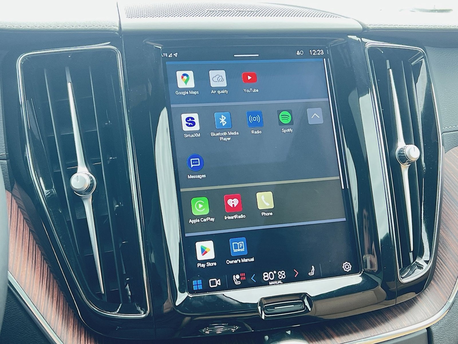 Certified 2023 Volvo XC60 B5 Ultimate image 18