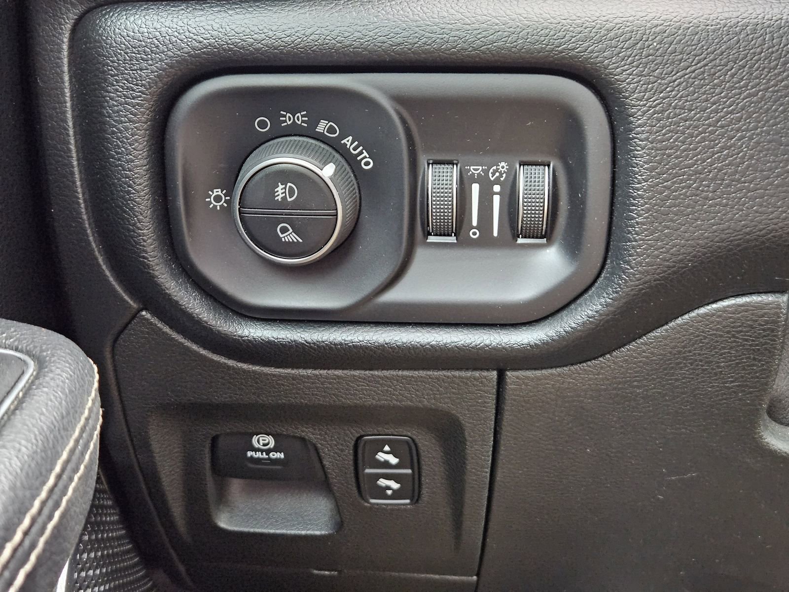 Used 2019 RAM 1500 Laramie image 26